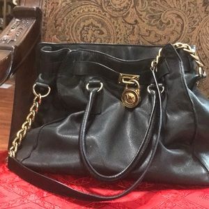 Brand: Michael Kors
Material: Leather